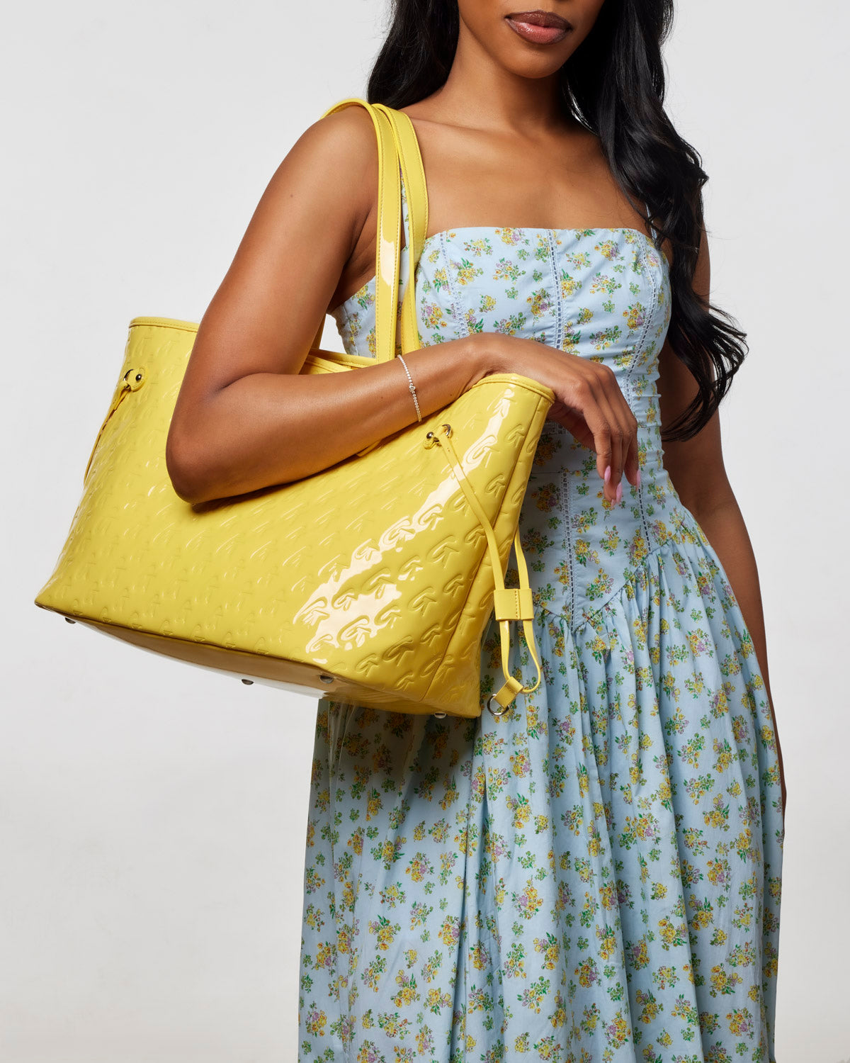 MONOGRAM GLAM TOTE WITH WRISTLET - MIRROR YELLOW