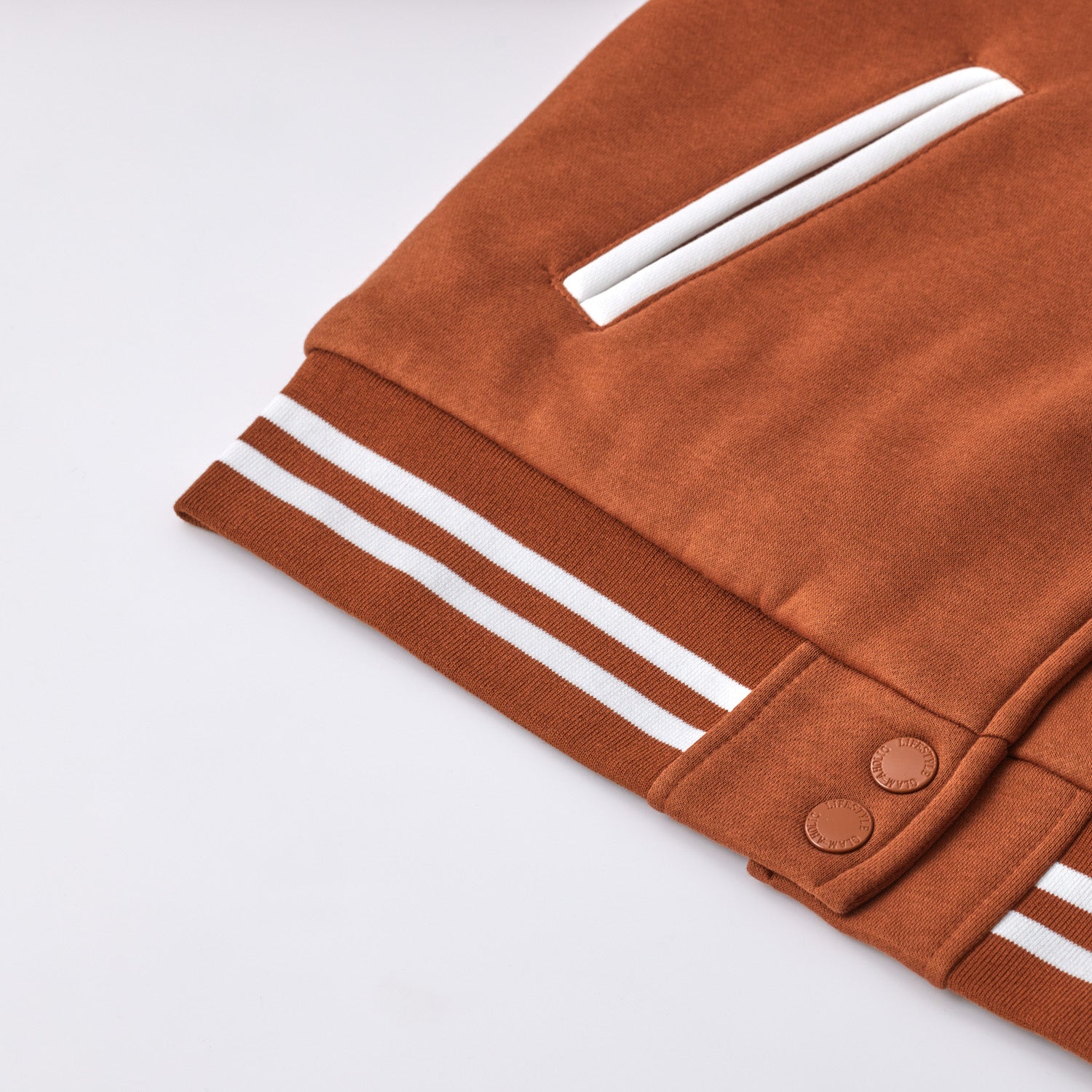 ESSENTIAL VARSITY JACKET - BROWN