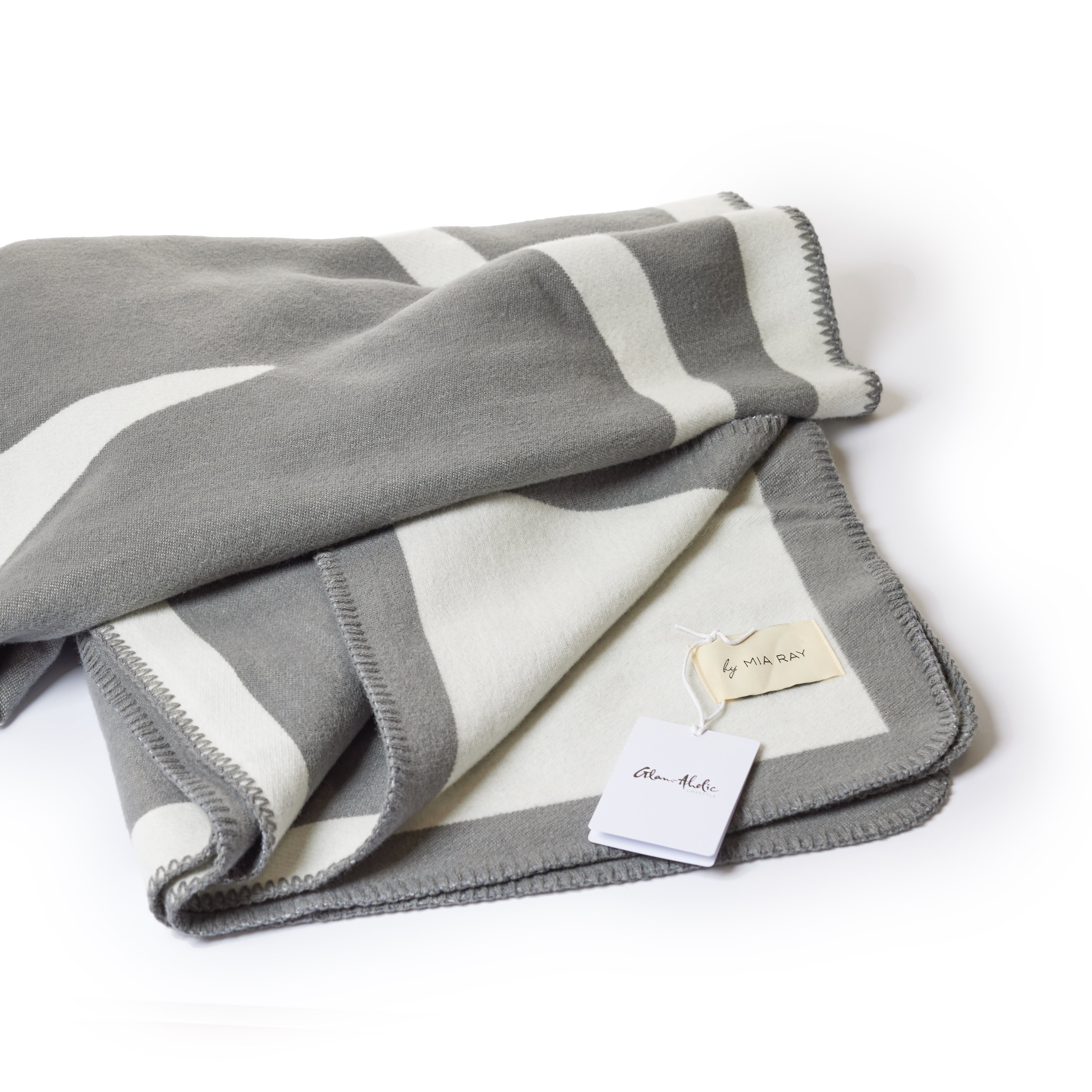 CLASSIC THROW BLANKET - GRAY