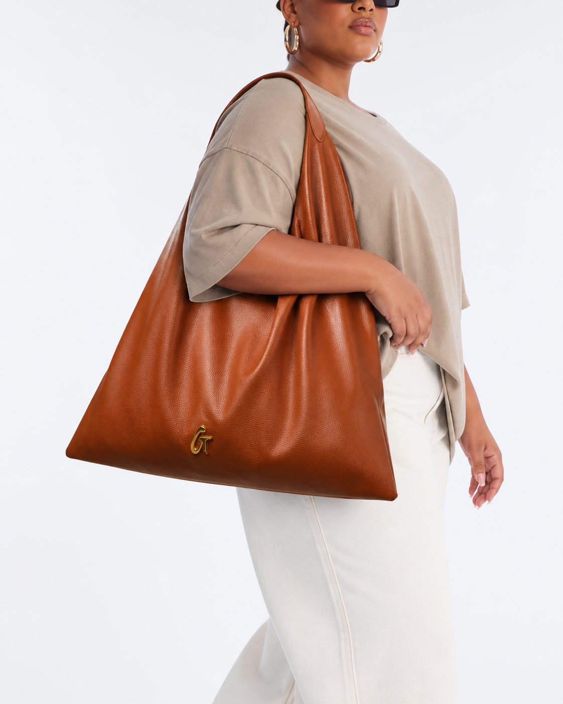 PEBBLE HOBO SHOULDER BAG - BROWN