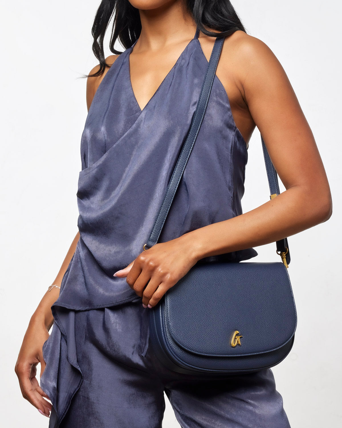 MEDIUM PEBBLE SHOULDER BAG - NAVY