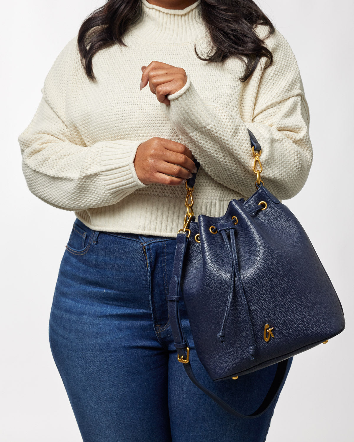 PEBBLE LARGE BUCKET BAG NAVY