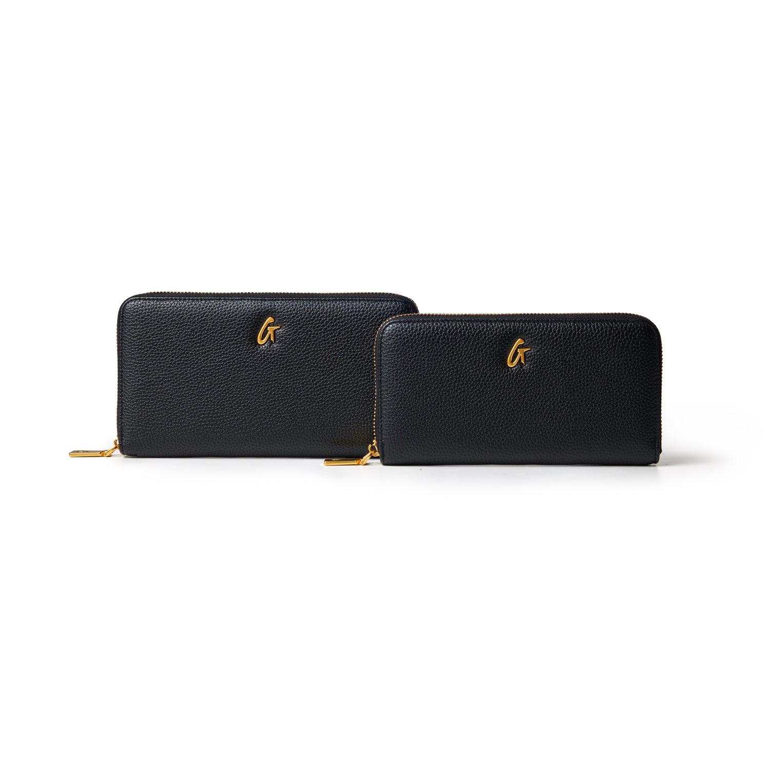 Black jumbo pebble leather wallets with gold zipper and "G" logo, designed for style and functionality.