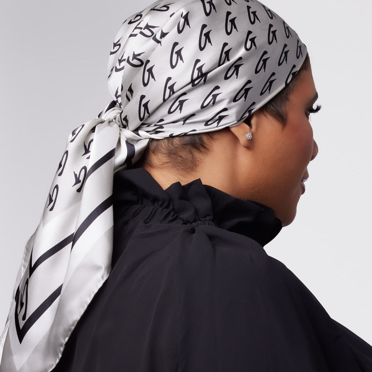 VETEMENTS デムナ期 MONOGRAM SILK SCARF VETEMENTS デムナ期 MONOGRAM SILK SCARF VETEMENTS デムナ期 MONOGRAM