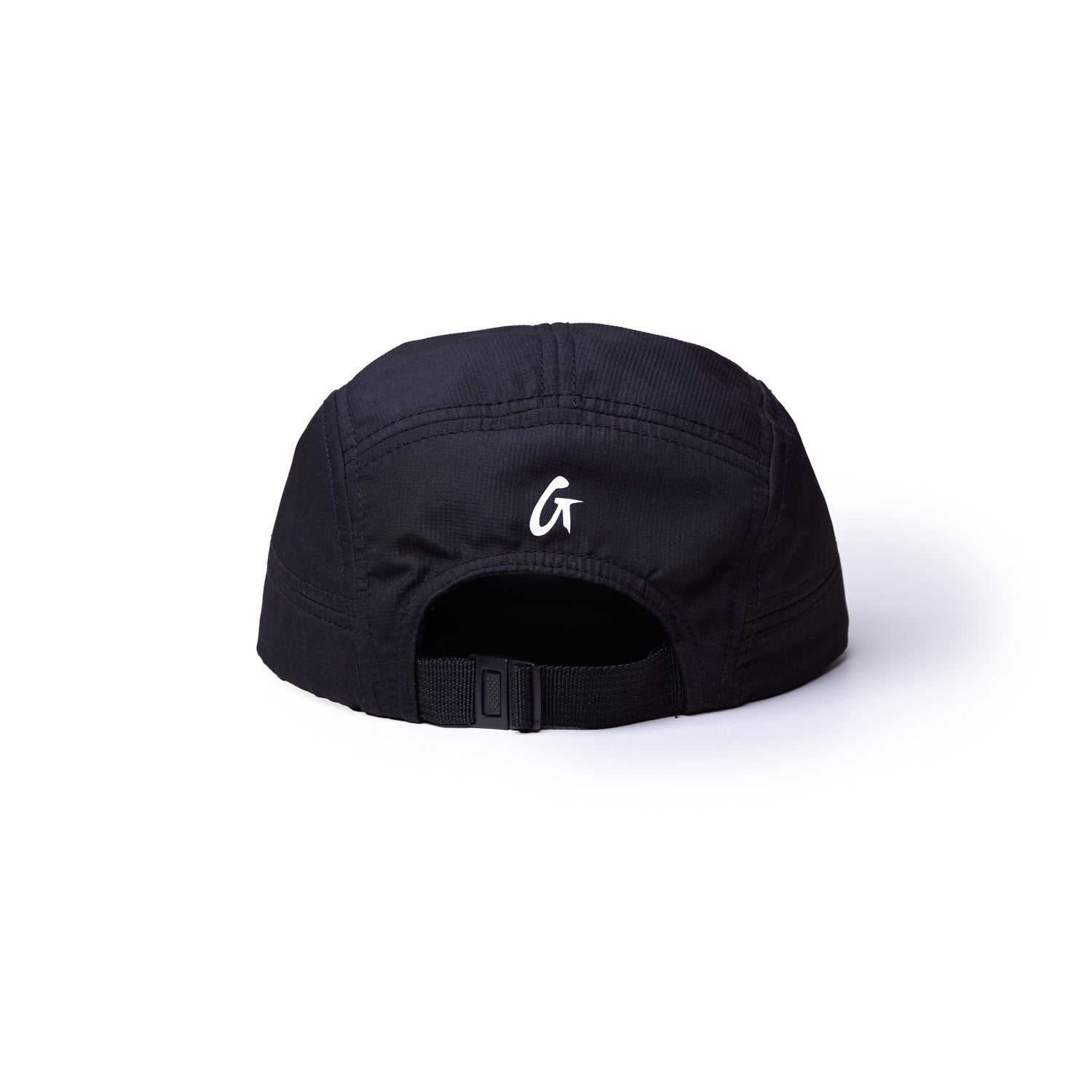 Black athletic 5 panel hat featuring an adjustable strap and a subtle logo on the back. Ideal for outdoor activities.