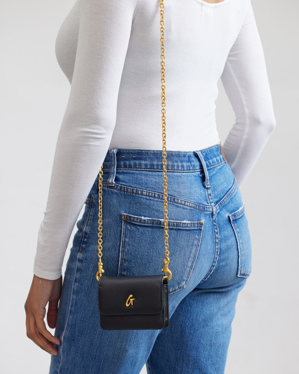 PEBBLE MINI WALLET ON CHAIN BLACK - Chic Vegan Leather Crossbody with ...
