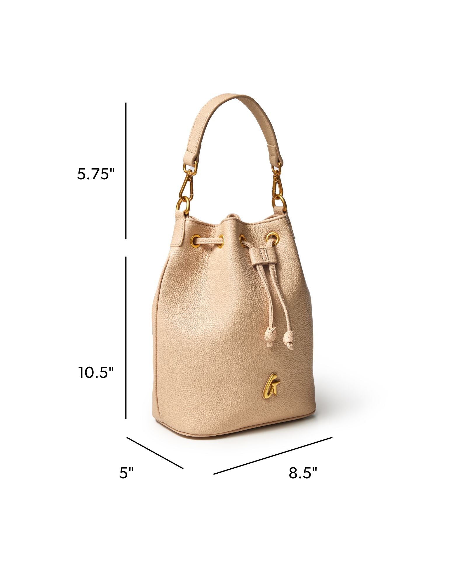 Medium pebble bucket bag in nude with gold accents, featuring a drawstring closure and a stylish silhouette.